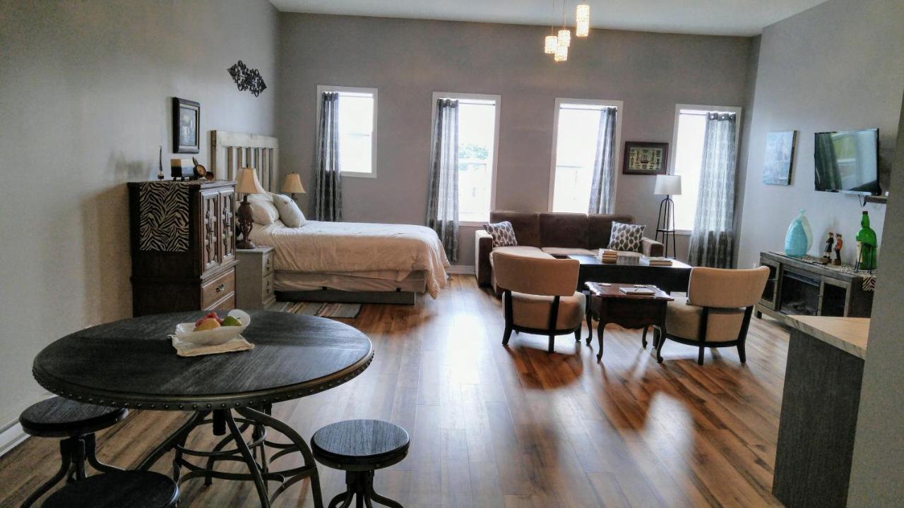 Canalside Restaurant, Inn & Kitchen Store Port Colborne Buitenkant foto