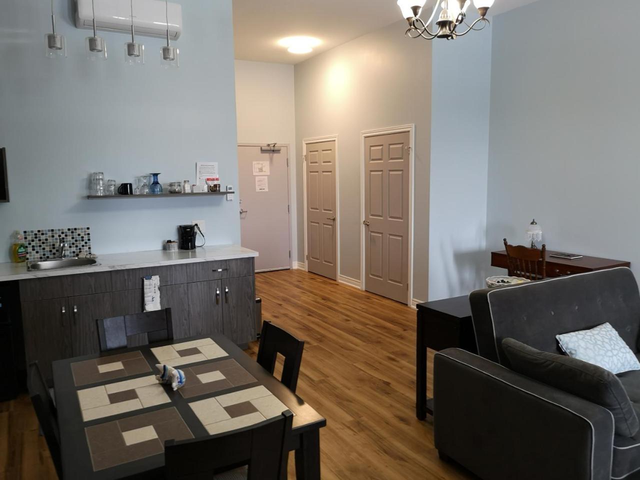 Canalside Restaurant, Inn & Kitchen Store Port Colborne Buitenkant foto