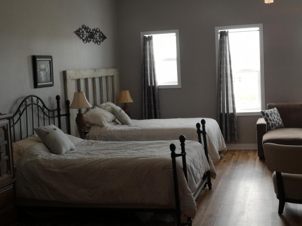 Canalside Restaurant, Inn & Kitchen Store Port Colborne Buitenkant foto
